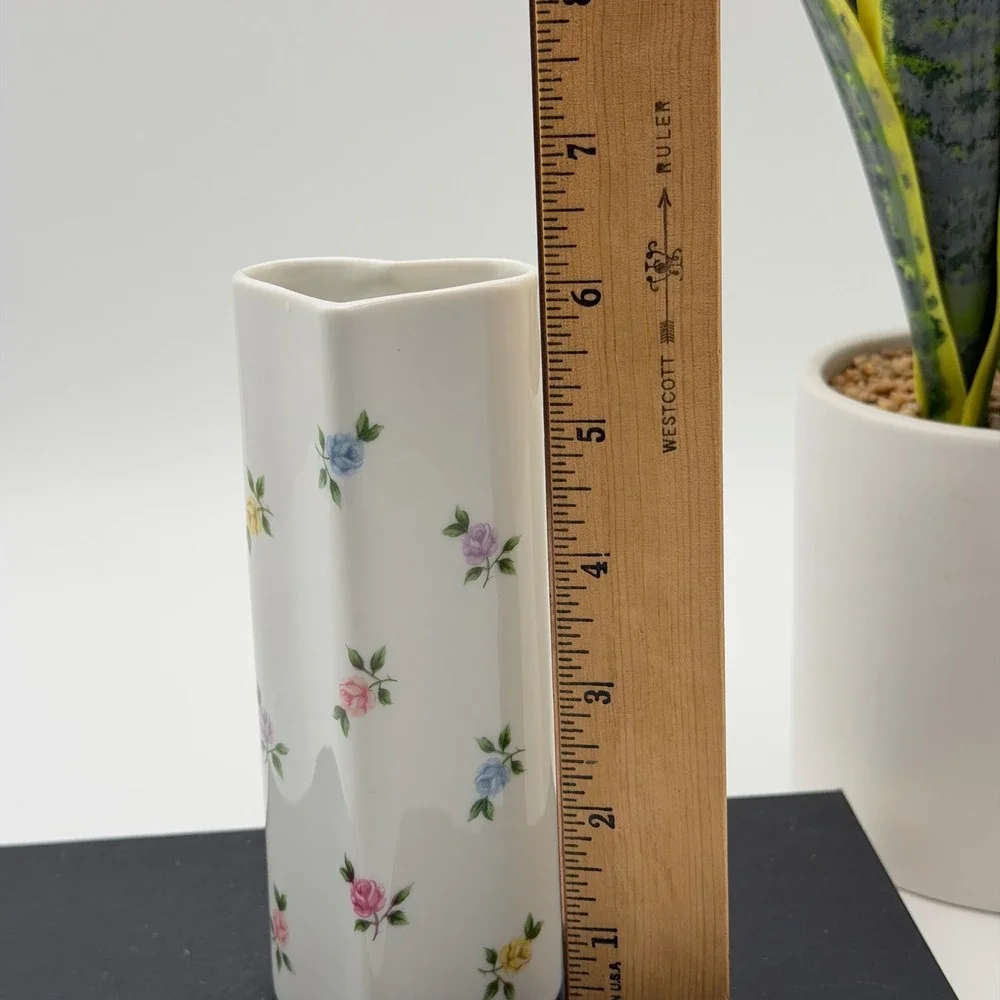 Vintage Lara Takahashi San Francisco Heart Shaped Floral Porcelain Bud Vase